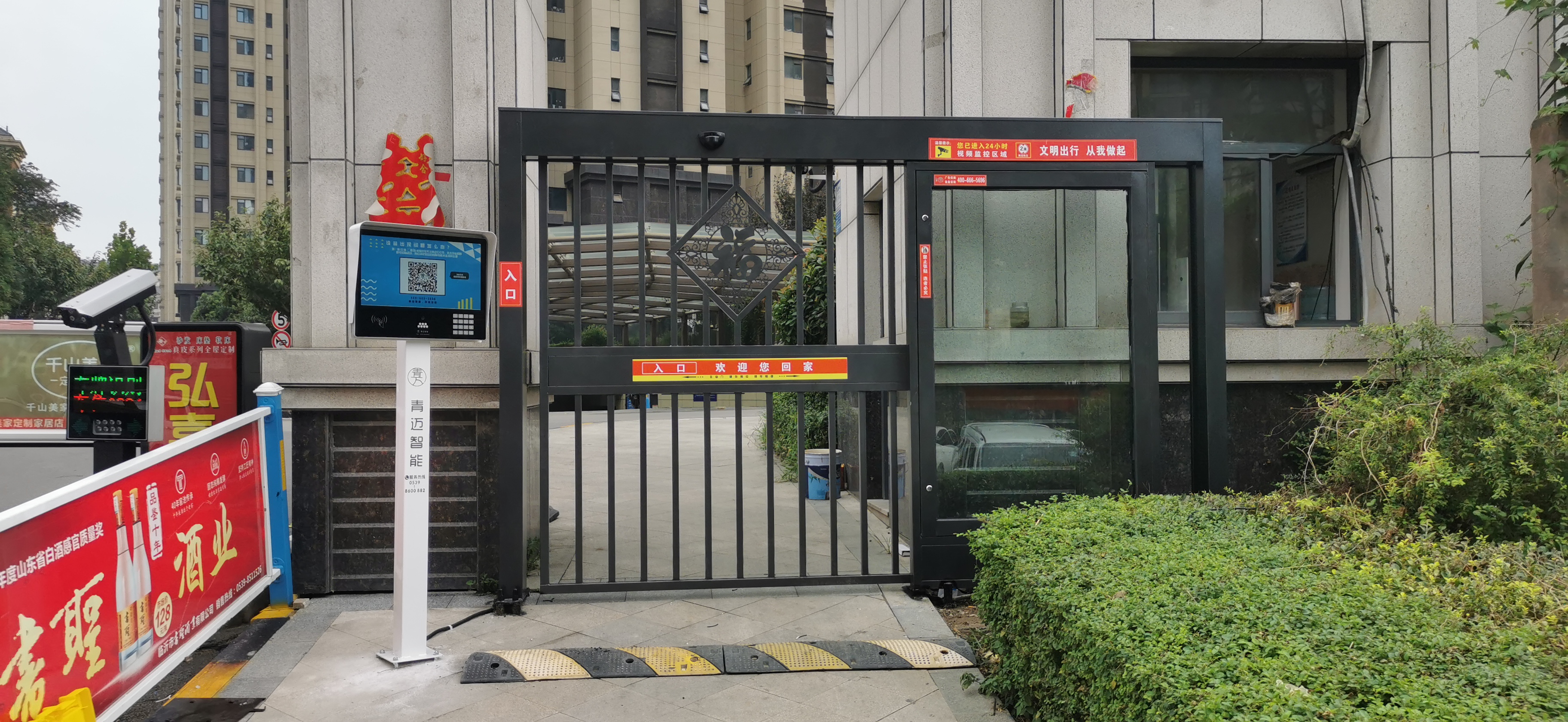 小区人行通道广告平移门-“福”字
